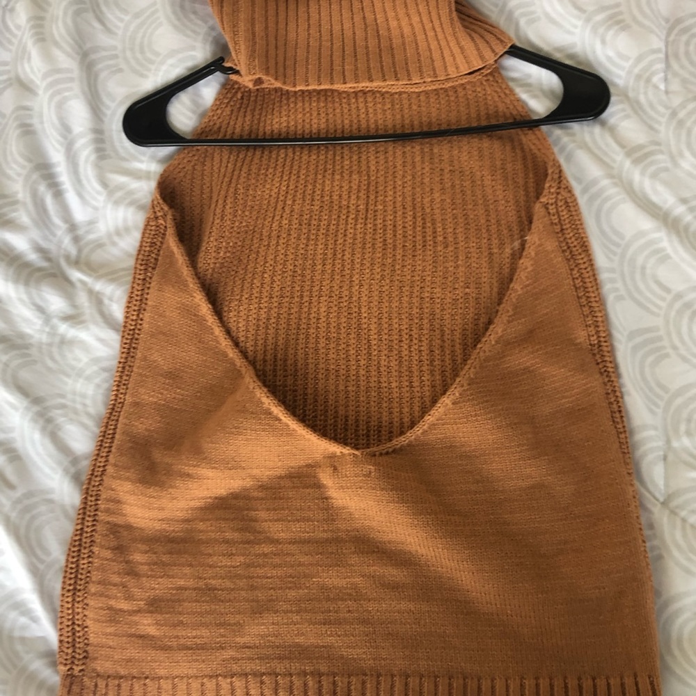 Backless Short Sleeve Sweater